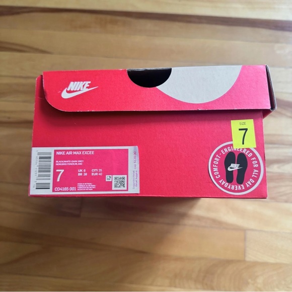 Nike Air Max Excee sneaker, women’s SZ9 men’s SZ 7, EU 40, unisex, black & white - Picture 3 of 6